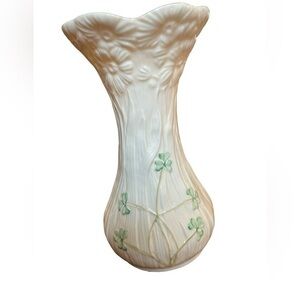 Belleek Daisy Spill Vase 6”‎ 0517 Shamrock Embossed Daisy Ireland Collectible